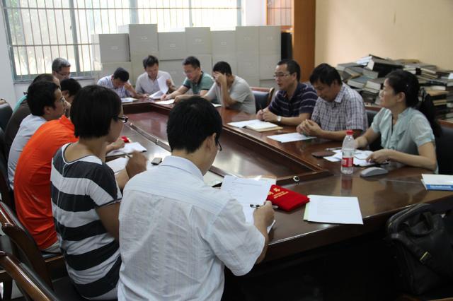 胡书记向班主任提出要求和期望