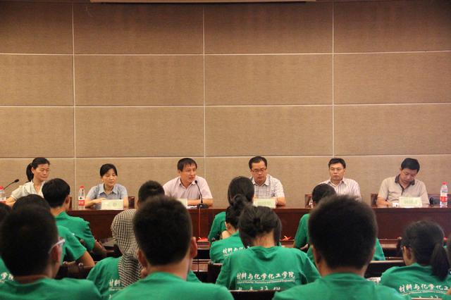 执行院长邱化玉发表讲话