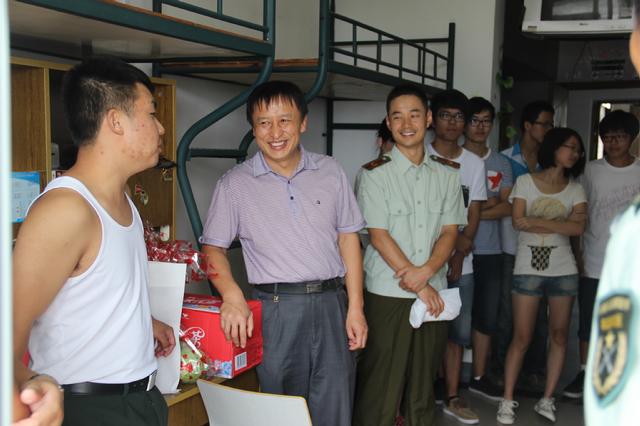 邱院长看望慰问教官