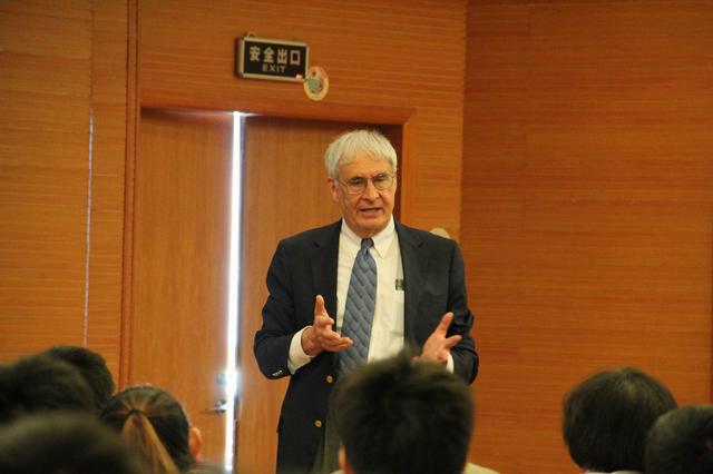 Stang教授认真而严谨的讲授