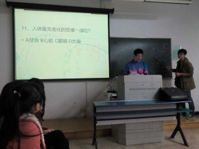 紧张的抢答环节、