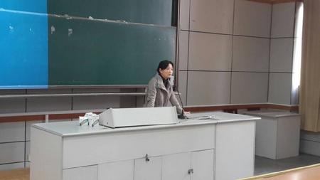 吴静老师讲解实验室安全的重要性