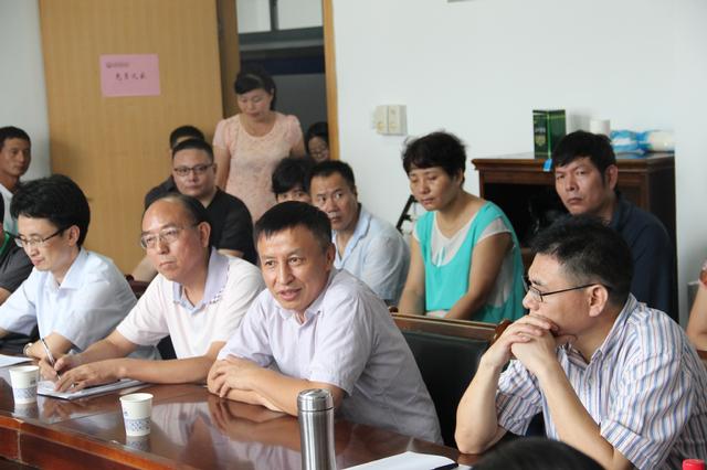 执行院长邱化玉介绍学校整体情况