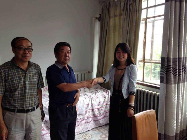 白老师与校长交流