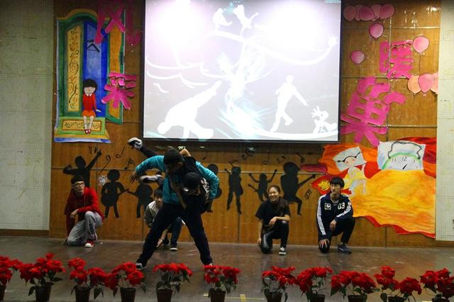 大艺团带来的帅气的舞蹈