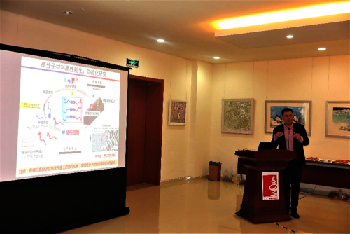 大师兄影视
李勇进教授作学术报告