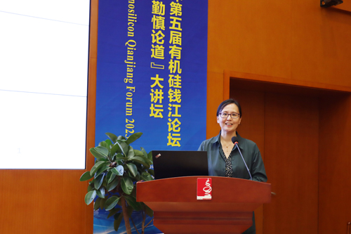 徐征教授作受邀报告