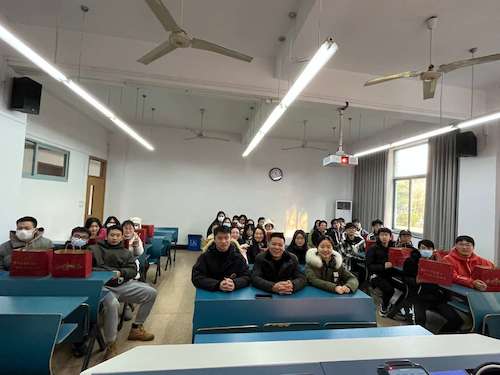 retouch_2023122509214586